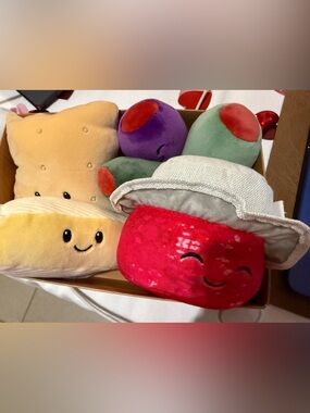 Gigglescape Charcuterie Plush Set NIB